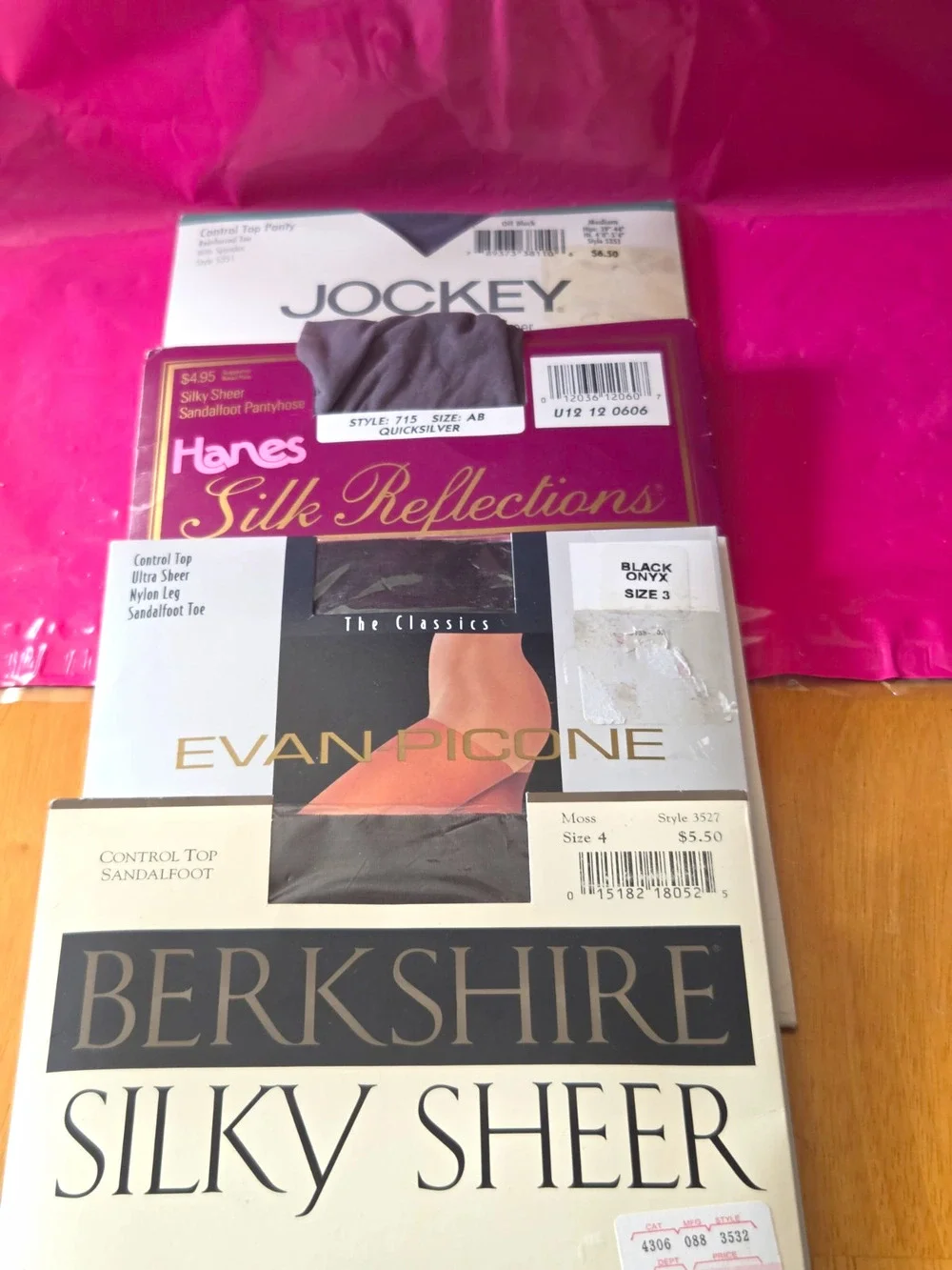 Berkshire Silky Sheer Control Top Pantyhose Moss Size C Sandalfoot 3527